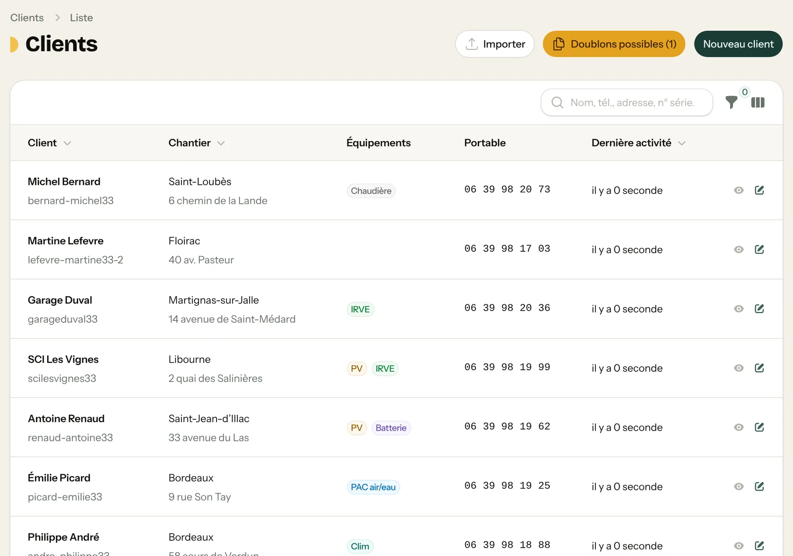Liste des clients avec boutons Importer, Doublons possibles, Nouveau client et champ de recherche